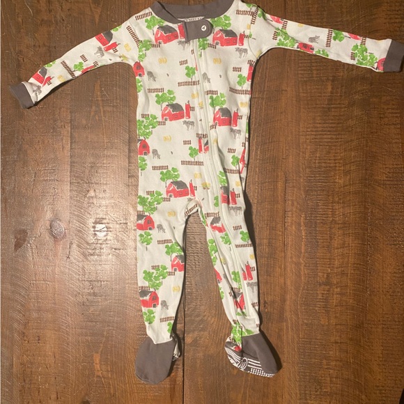 Burt’s Bees Onesie, Snug Fit, Barnyard Design, 12M, Washed, Never Worn - Picture 1 of 2